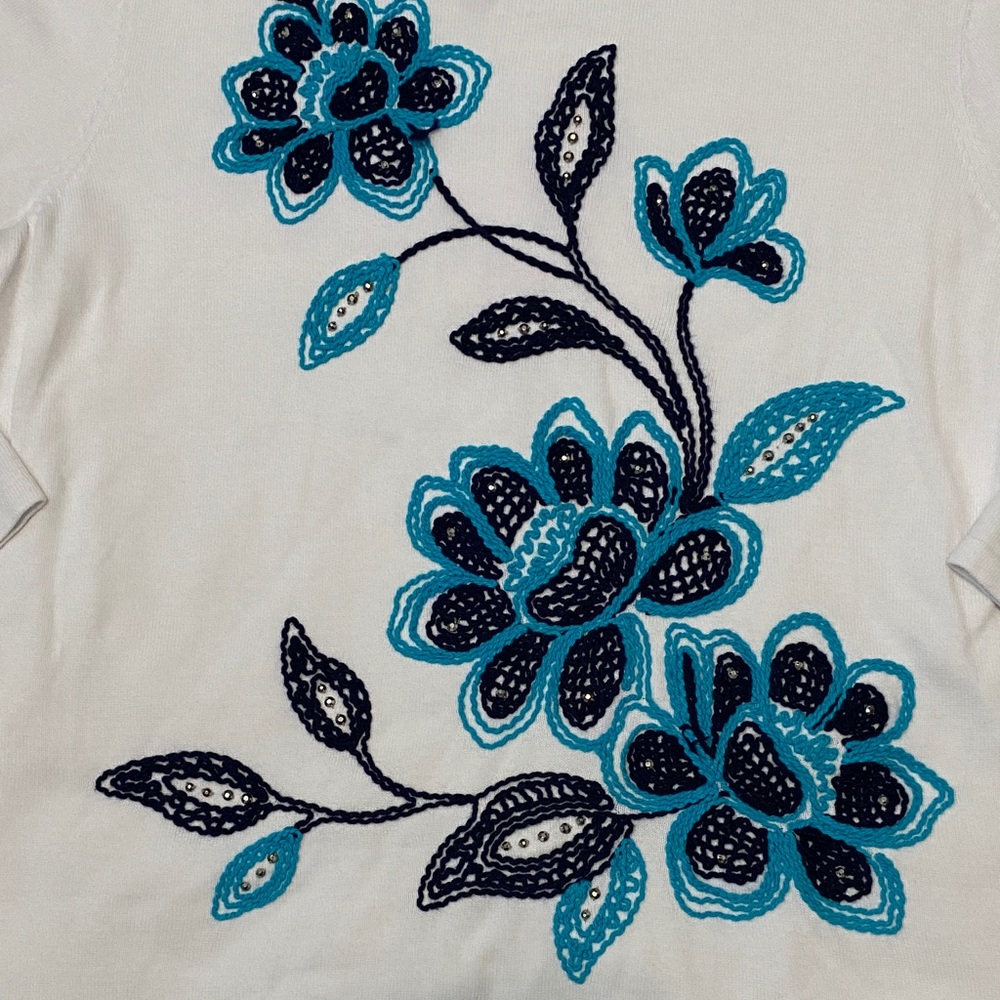 Alfred Dunner Womens size medium White sweater Blue Floral Embroidery beaded ¥ - Picture 6 of 15